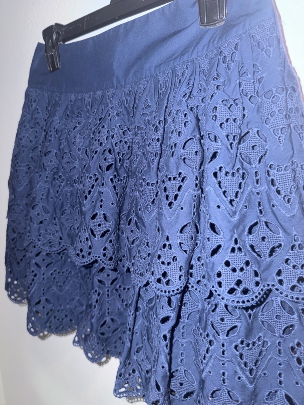 Banana Republic 100% Cotton Navy Eyelet Tiered Mini Skirt Size 0 Coastal - Picture 4 of 6